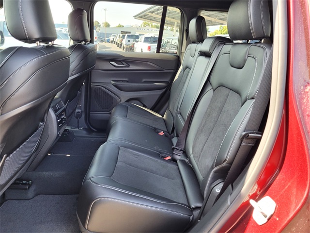 2025 Jeep Grand Cherokee Altitude photo 7