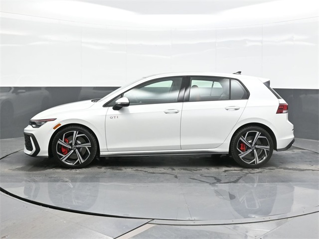 2025 Volkswagen Golf GTI SE photo 3