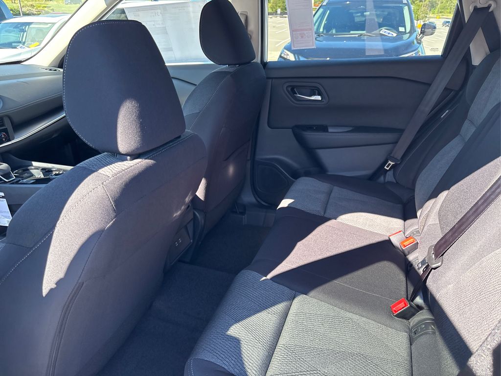 2026 Nissan Rogue SV photo 15