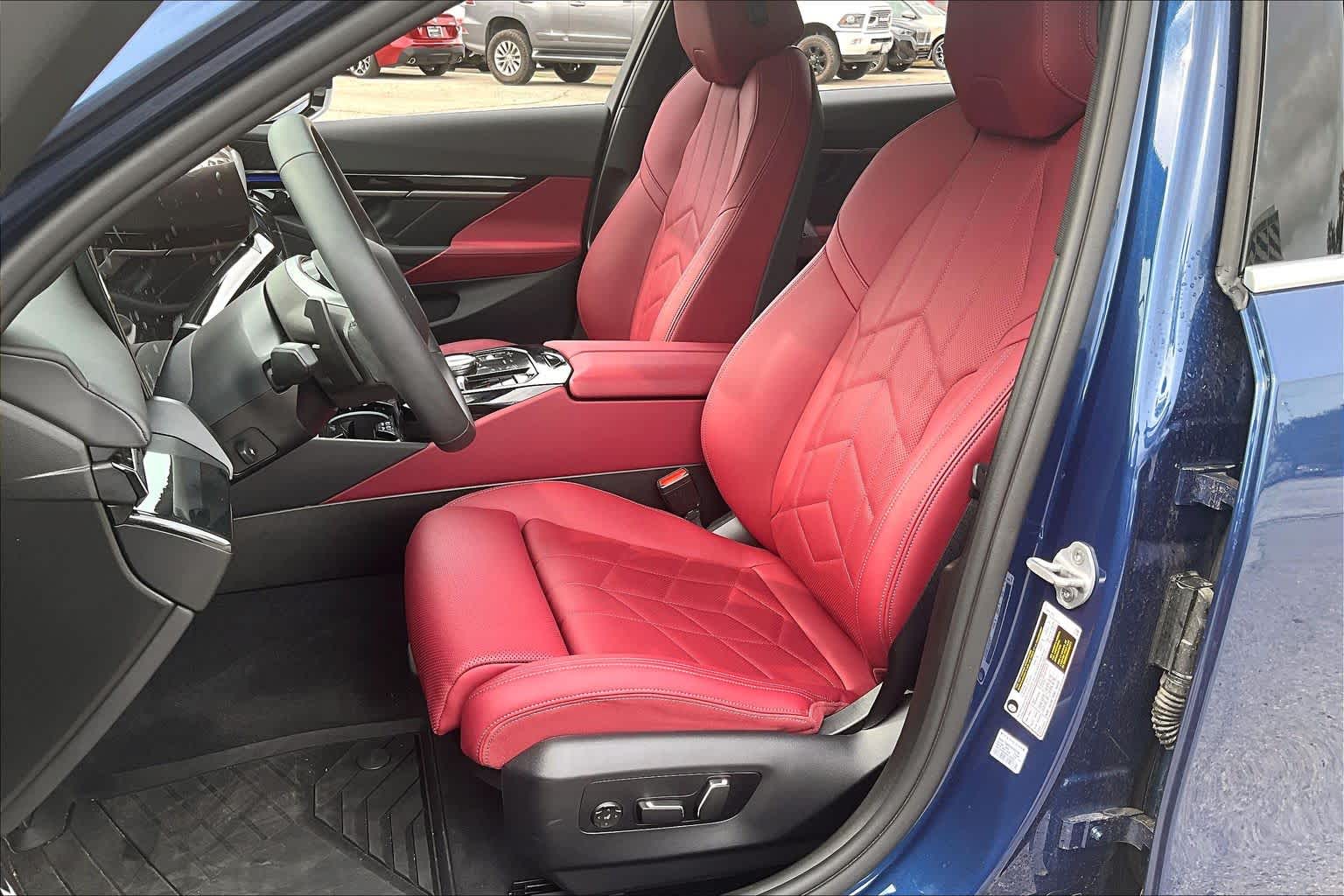 2025 BMW 5 Series 530i - Photo 7