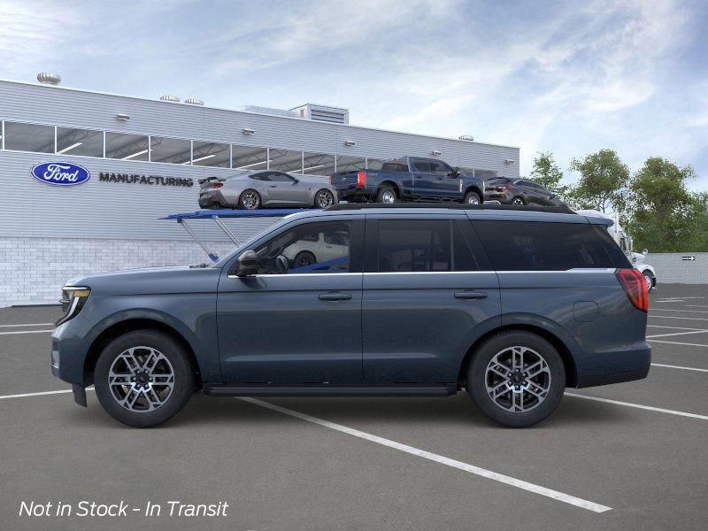 2025 Ford Expedition photo 3
