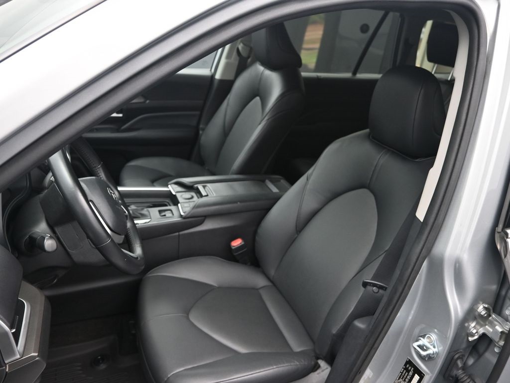 2024 Toyota Grand Highlander XLE photo 14