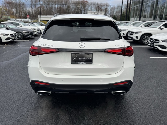 2025 Mercedes Benz GLC 300 4MATIC photo 3