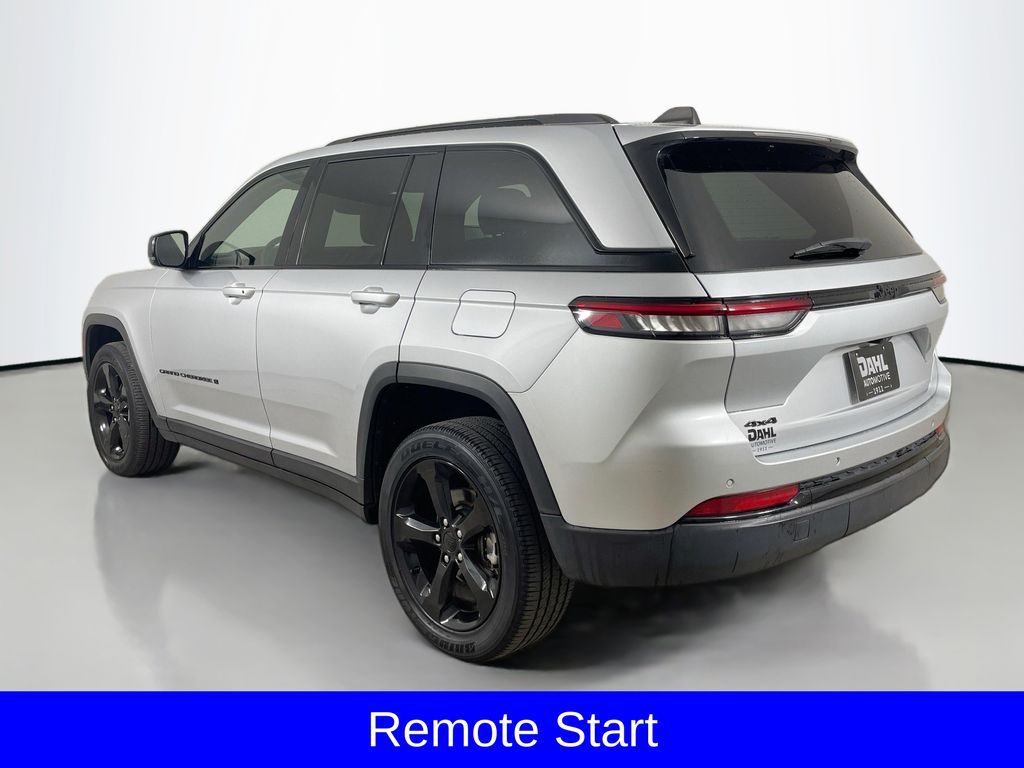 2023 Jeep Grand Cherokee Altitude photo 2