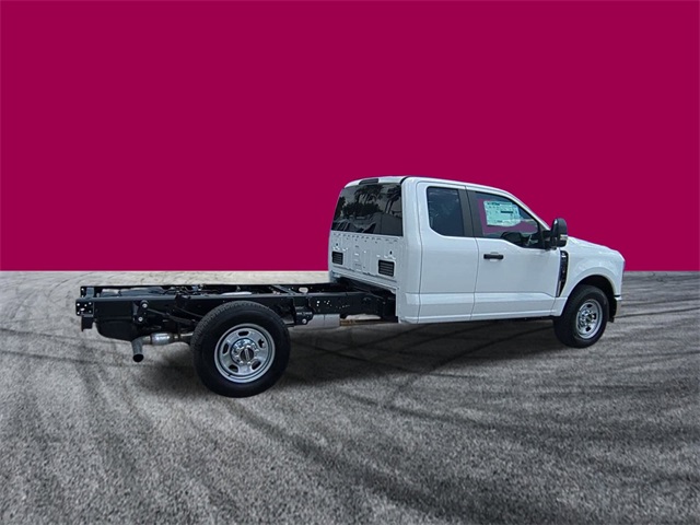 2025 Ford F-350 XL photo 4