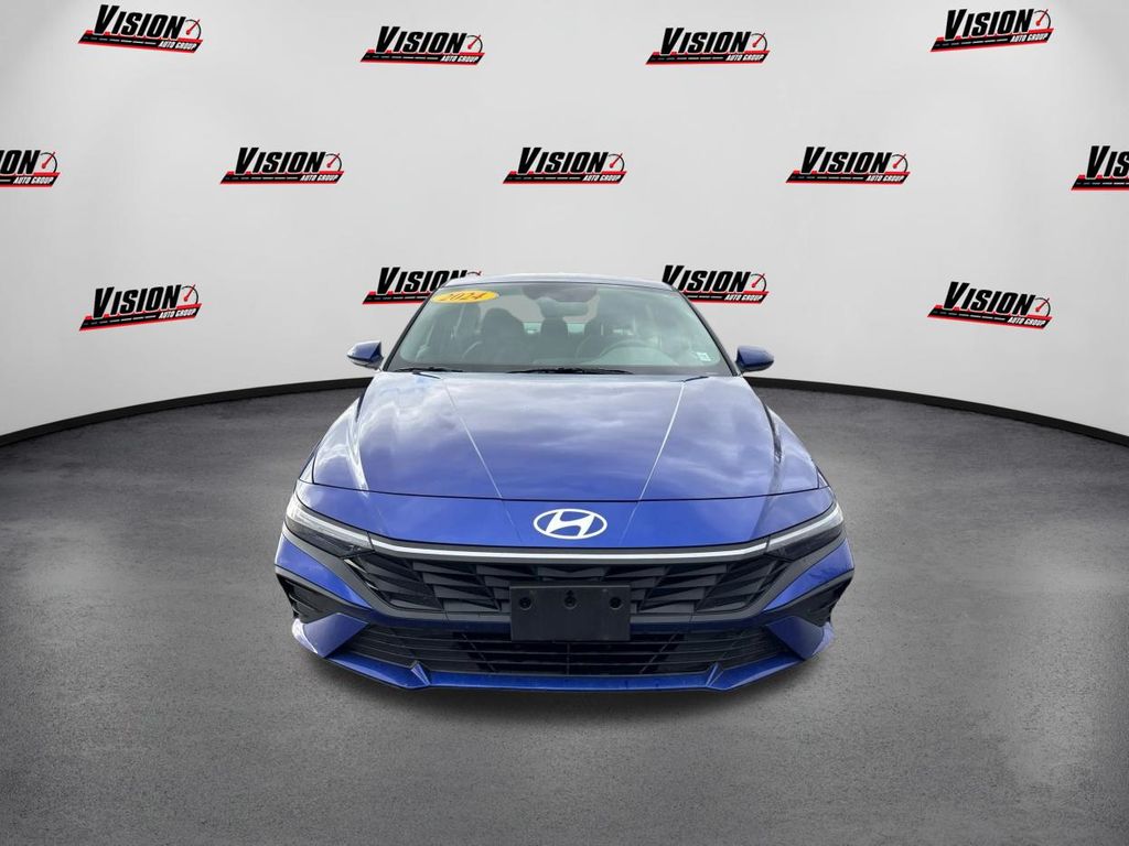 2024 Hyundai Elantra SE photo 2