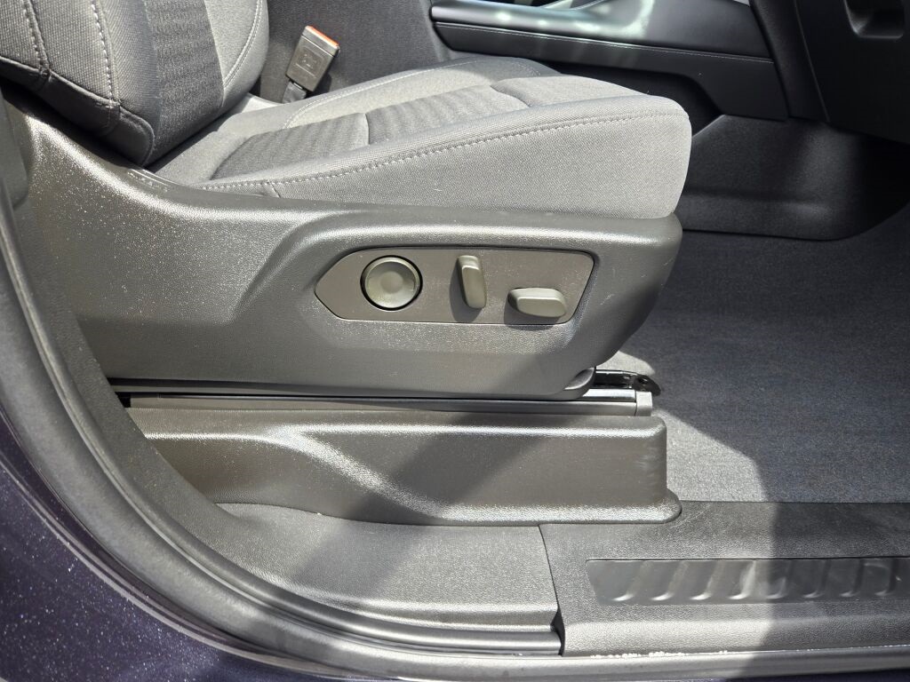 2023 Chevrolet Suburban LS photo 4