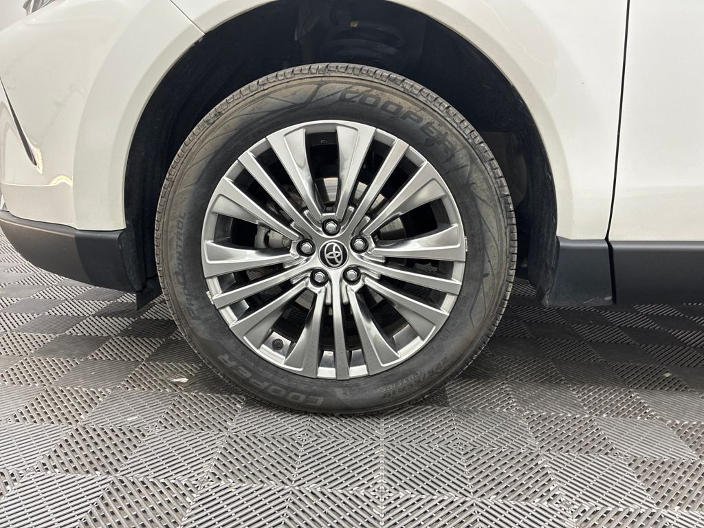 2021 Toyota Venza XLE photo 20