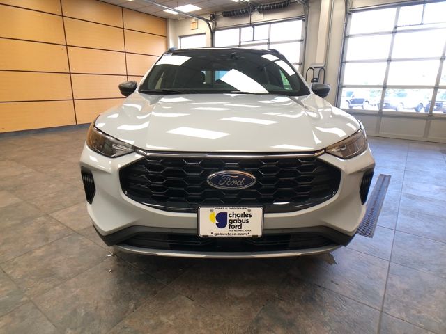 2025 Ford Escape ST-Line photo 3