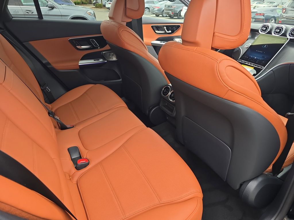 2025 Mercedes Benz GLC 300 photo 8
