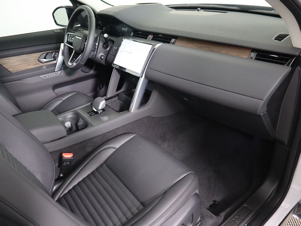 2025 Land Rover Discovery Sport S photo 18