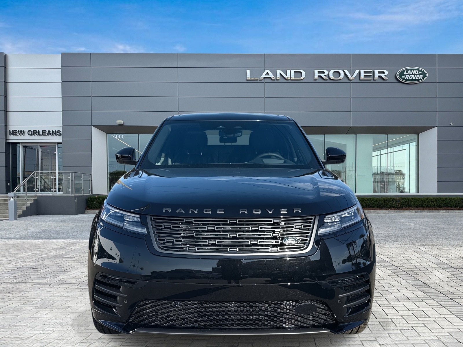 2026 Land Rover Range Rover Velar SE photo 4