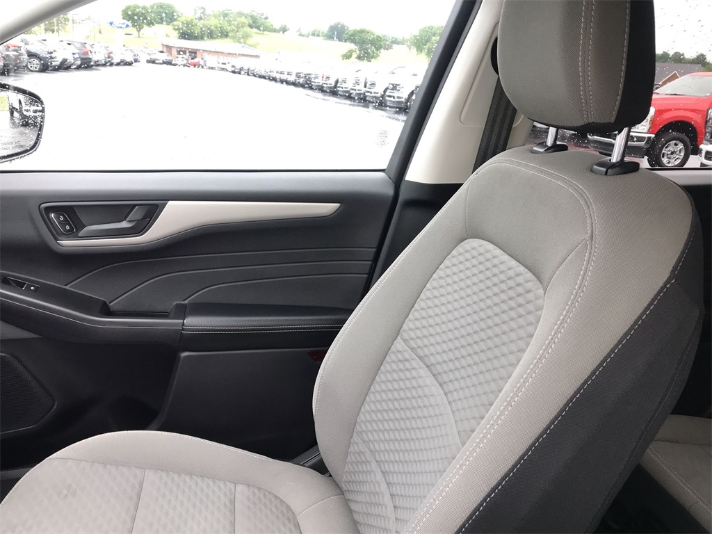 2022 Ford Escape SE photo 22