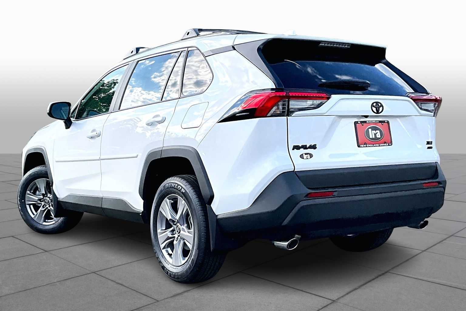 2025 Toyota RAV4 XLE photo 11