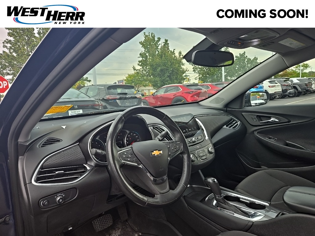 2018 Chevrolet Malibu 1LT photo 2