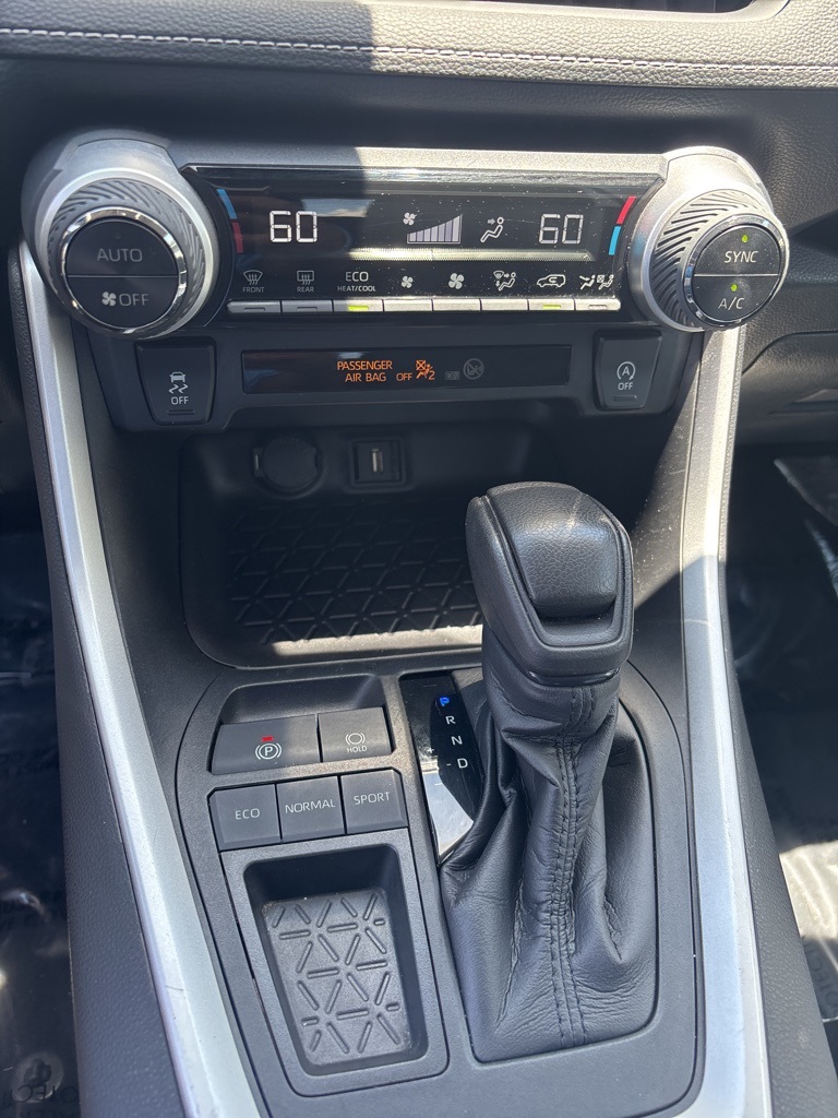 2021 Toyota RAV4 XLE photo 22