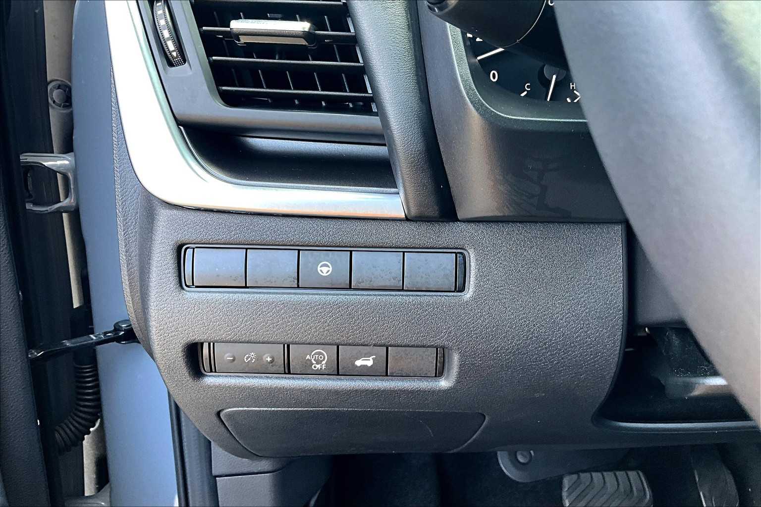 2023 Nissan Rogue SV photo 31