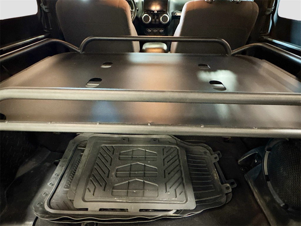 2012 Jeep Wrangler Sahara photo 13