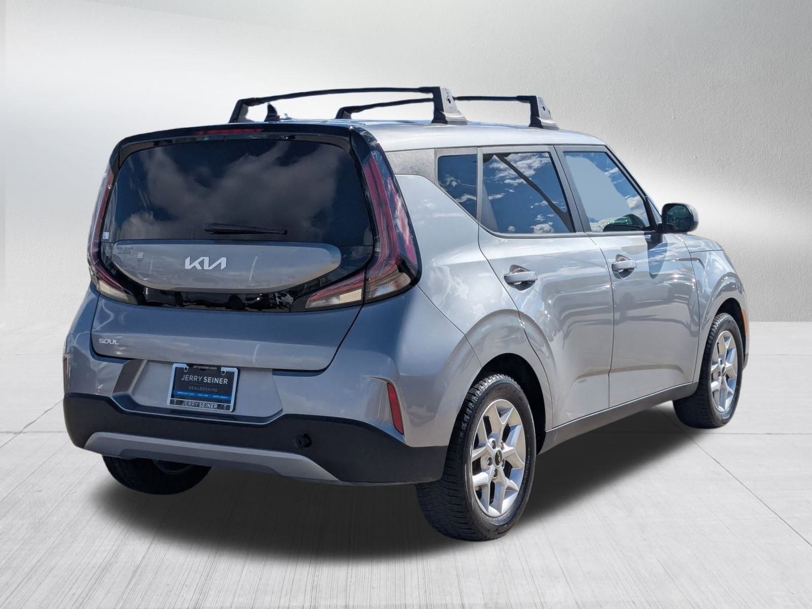 2023 Kia Soul LX photo 3