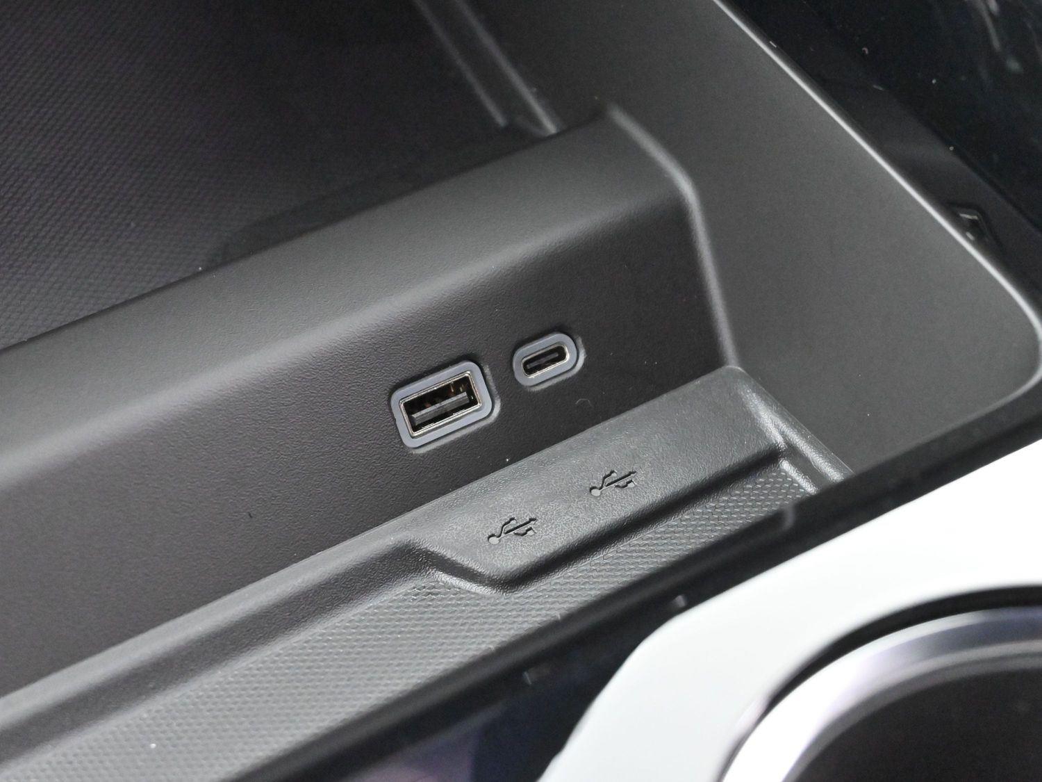 2025 Chevrolet Suburban RST photo 23