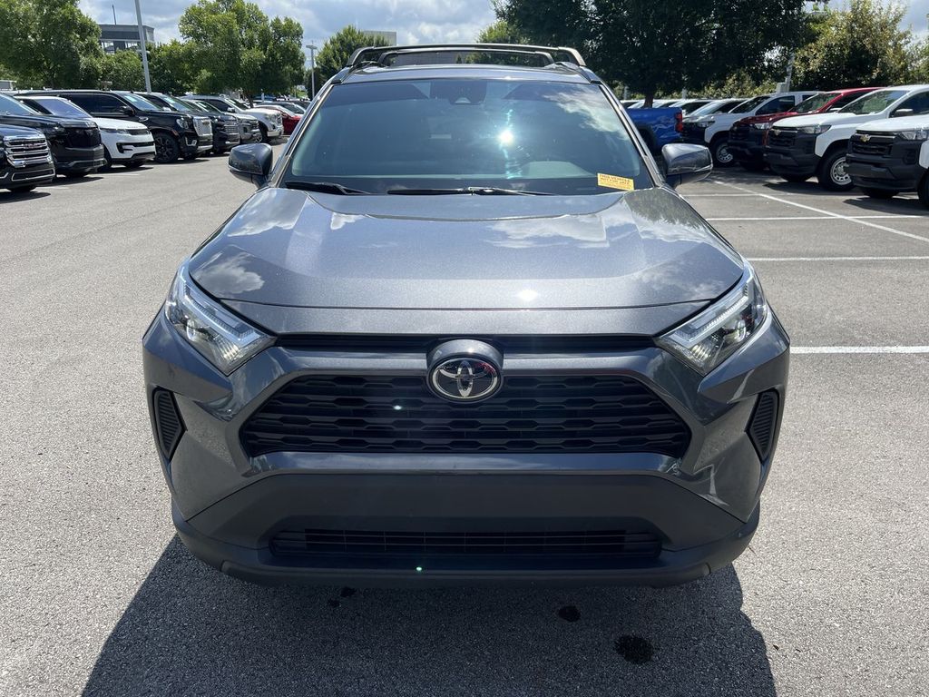 2023 Toyota RAV4 XLE photo 3