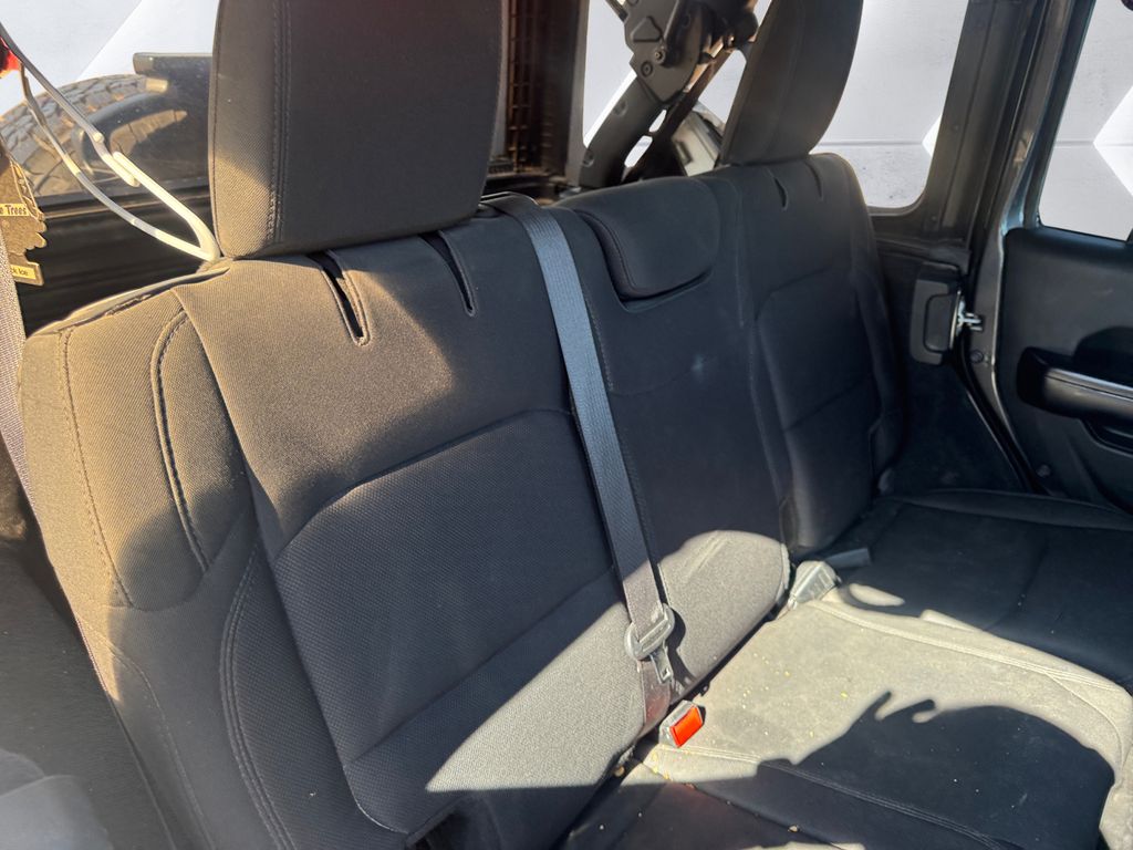 2019 Jeep Wrangler Unlimited Sport photo 16