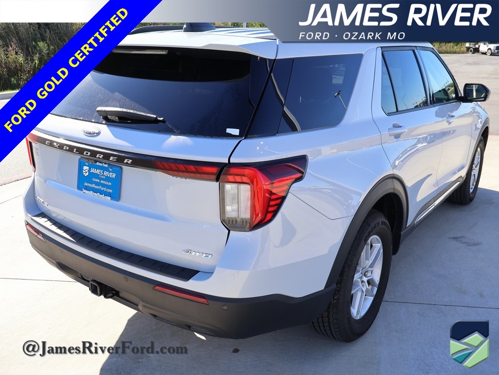 2025 Ford Explorer photo 3