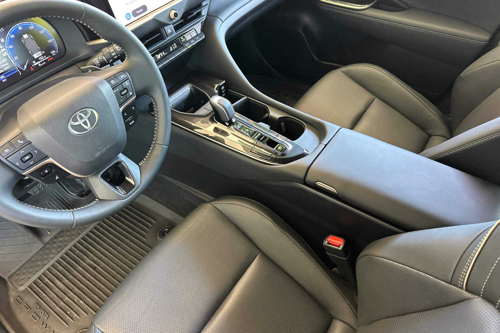 2025 Toyota Crown Signia XLE photo 9