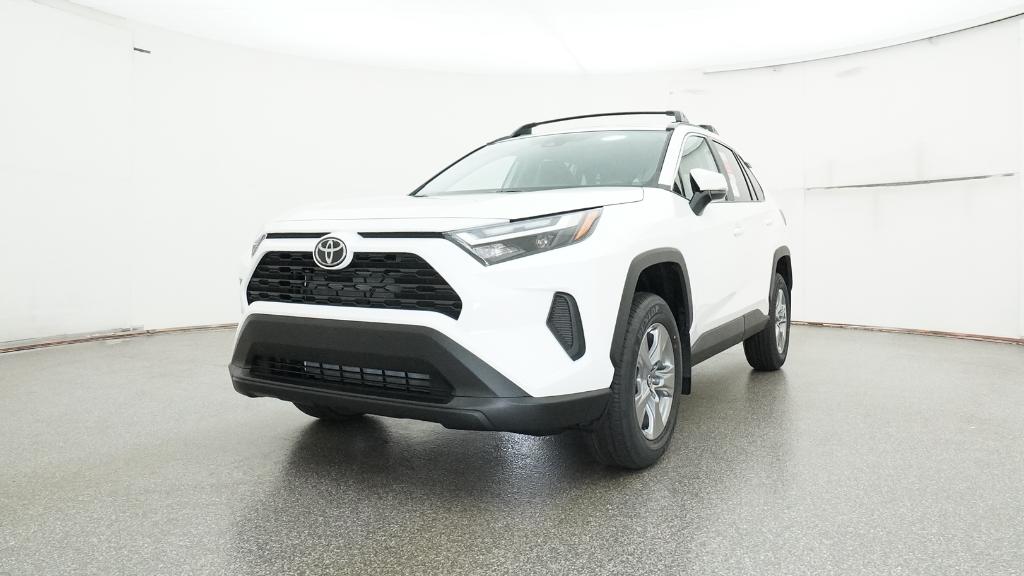 2025 Toyota RAV4 XLE photo 4