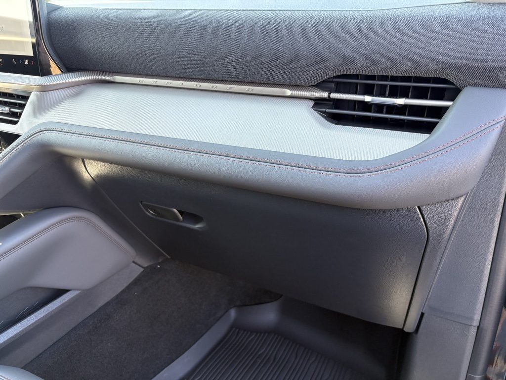 2025 Ford Explorer photo 28
