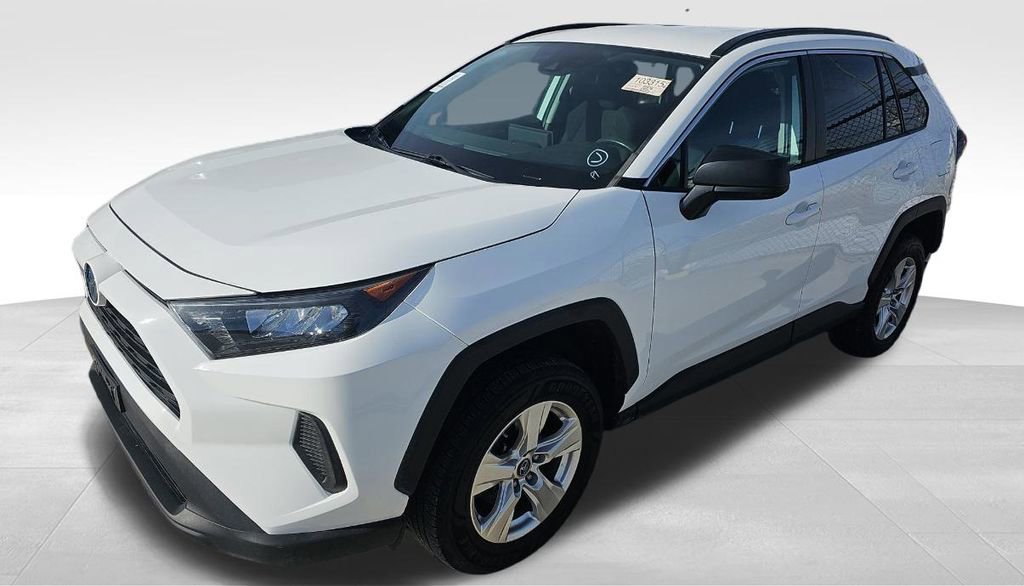 2021 Toyota RAV4 LE's photo