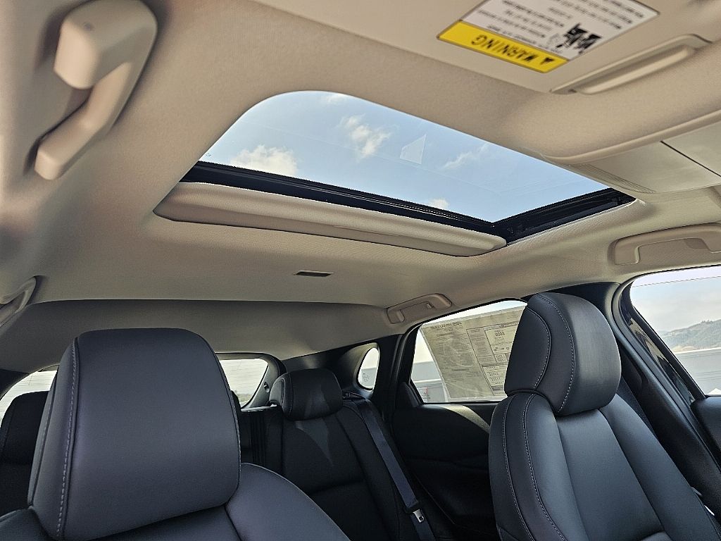 2025 Mazda CX-30 2.5 S Preferred photo 5