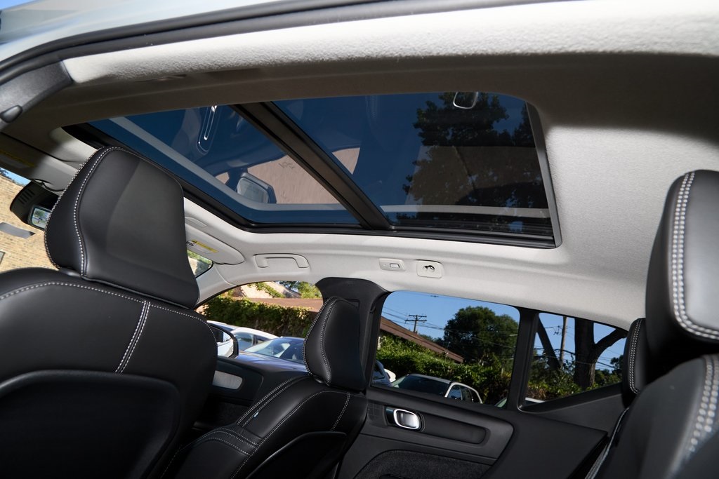 2026 VOLVO XC40 - Image 21