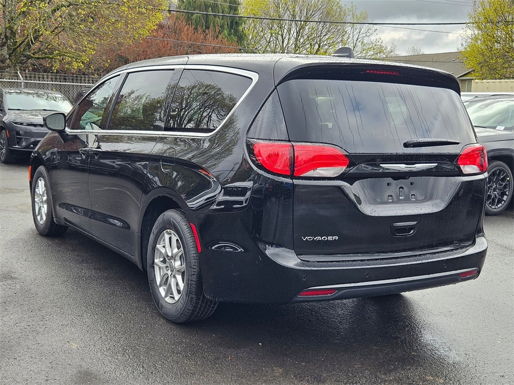 2025 Chrysler Voyager LX photo 5
