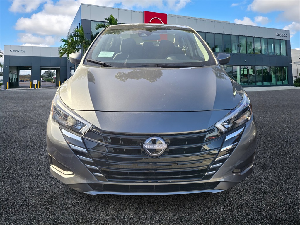 2025 Nissan Versa 1.6 SV photo 2