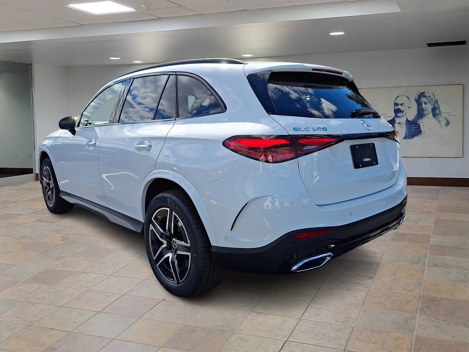 2026 Mercedes Benz GLC 300 4MATIC photo 4