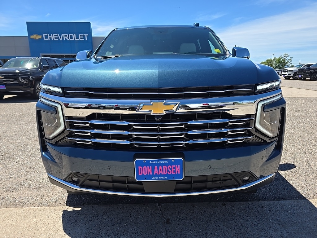 2025 Chevrolet Suburban Premier photo 2