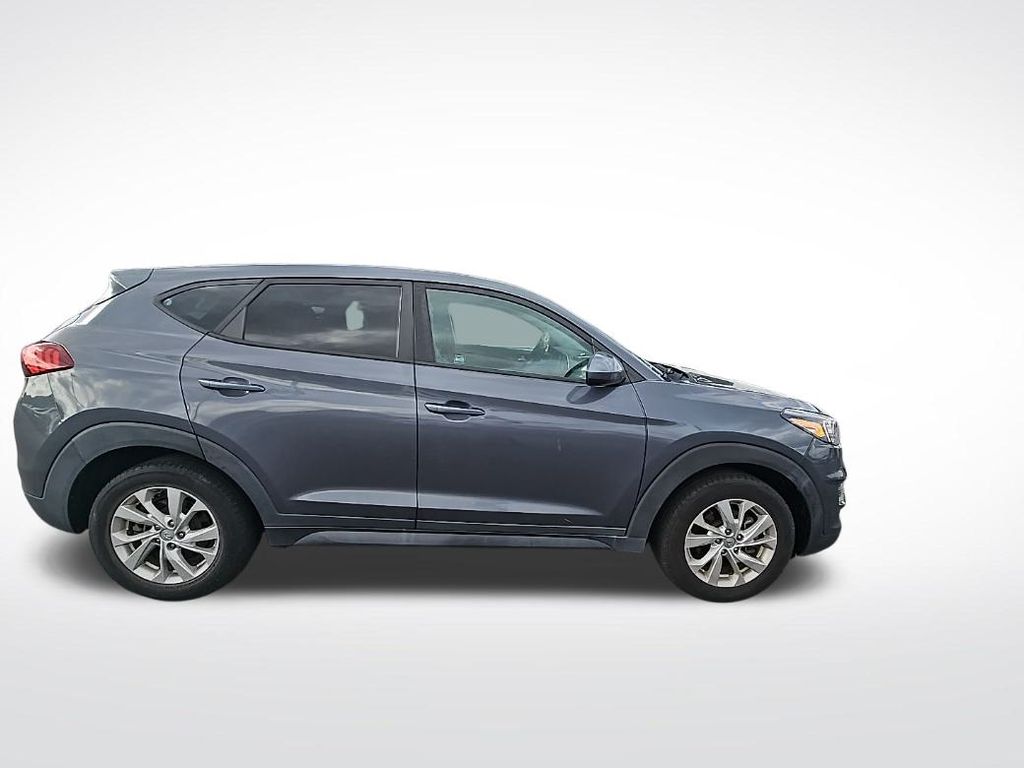 2019 Hyundai Tucson SE photo 2