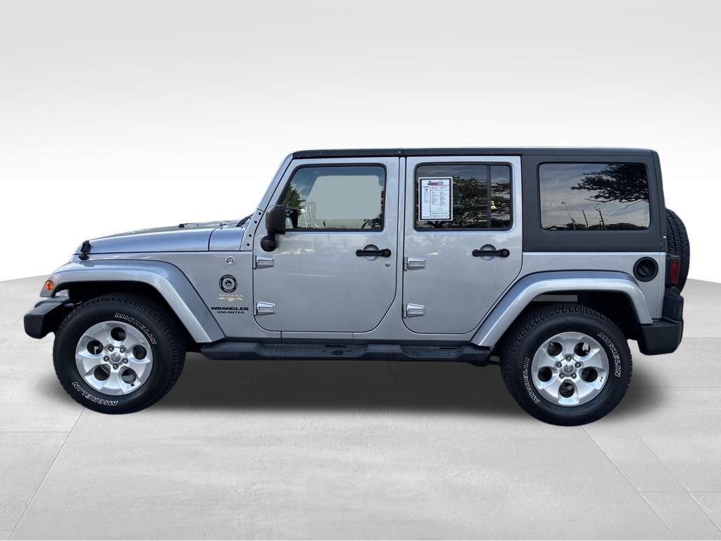 2013 Jeep Wrangler Unlimited Sahara photo 2