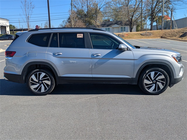 2024 Volkswagen Atlas SE Technology photo 2