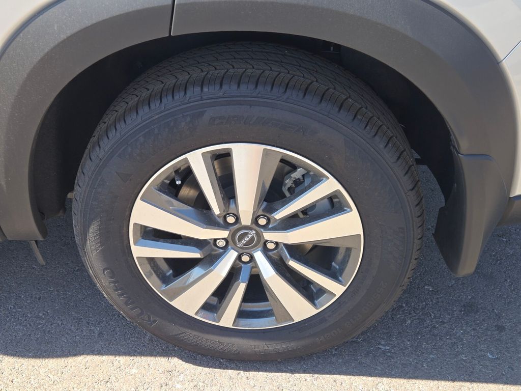 2025 Nissan Pathfinder SL photo 5