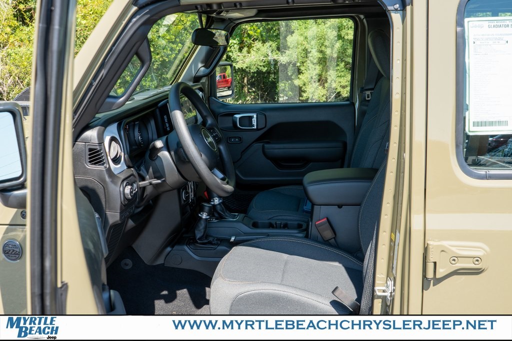 2025 Jeep Gladiator Sport photo 17