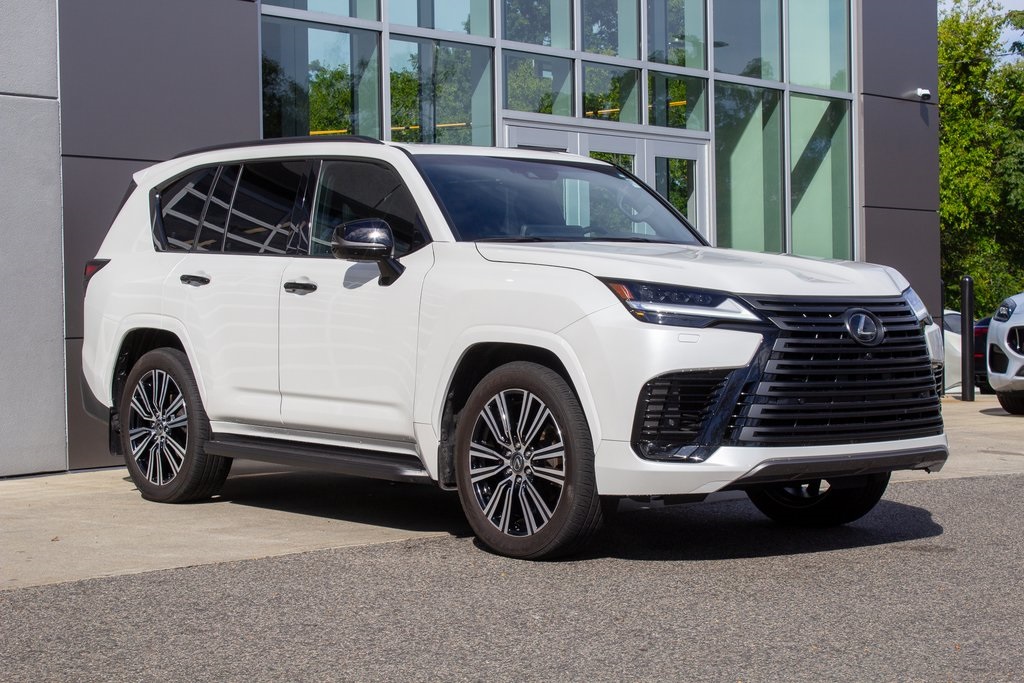 2024 Lexus LX 600 Luxury photo 3