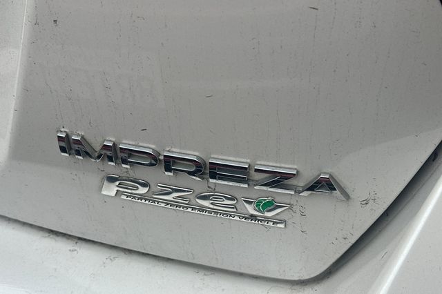 2016 Subaru Impreza 2.0i photo 4