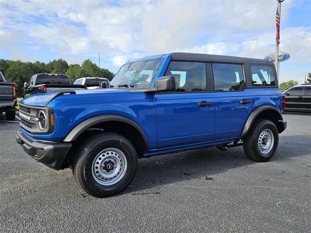 2025 Ford Bronco Base photo 3