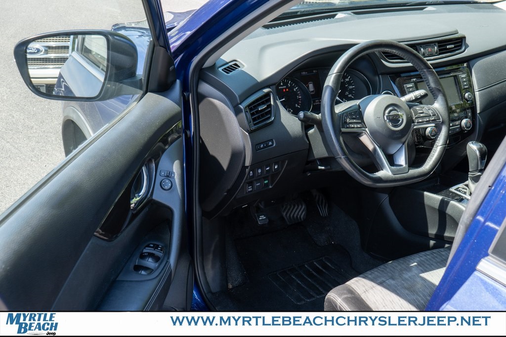 2019 Nissan Rogue SV photo 15