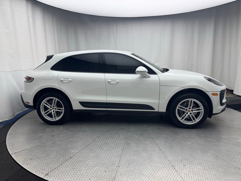2022 Porsche Macan Base photo 11