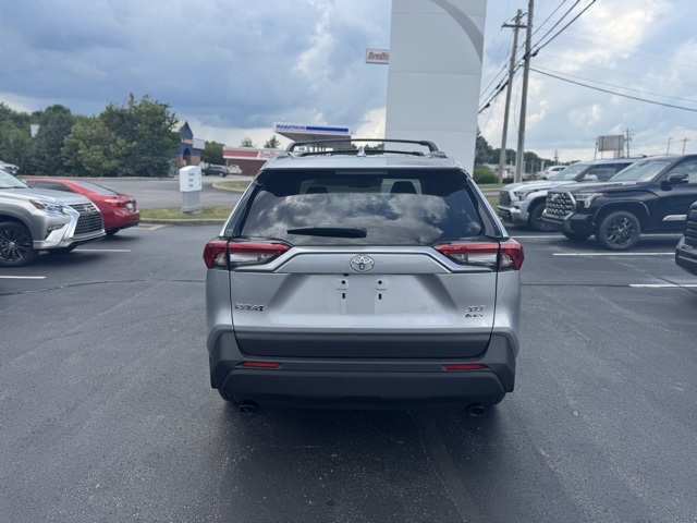 2025 Toyota RAV4 Hybrid XLE photo 4