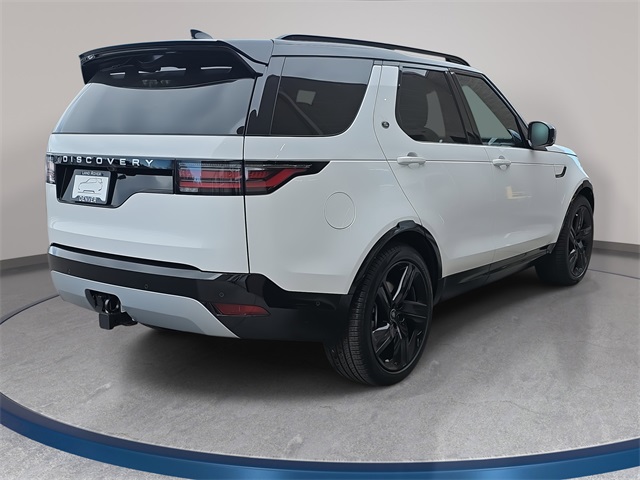 2026 Land Rover Discovery photo 2