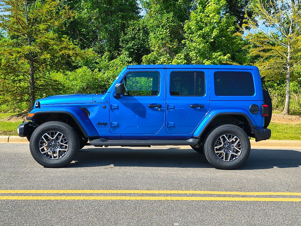 2025 Jeep Wrangler Sahara photo 2